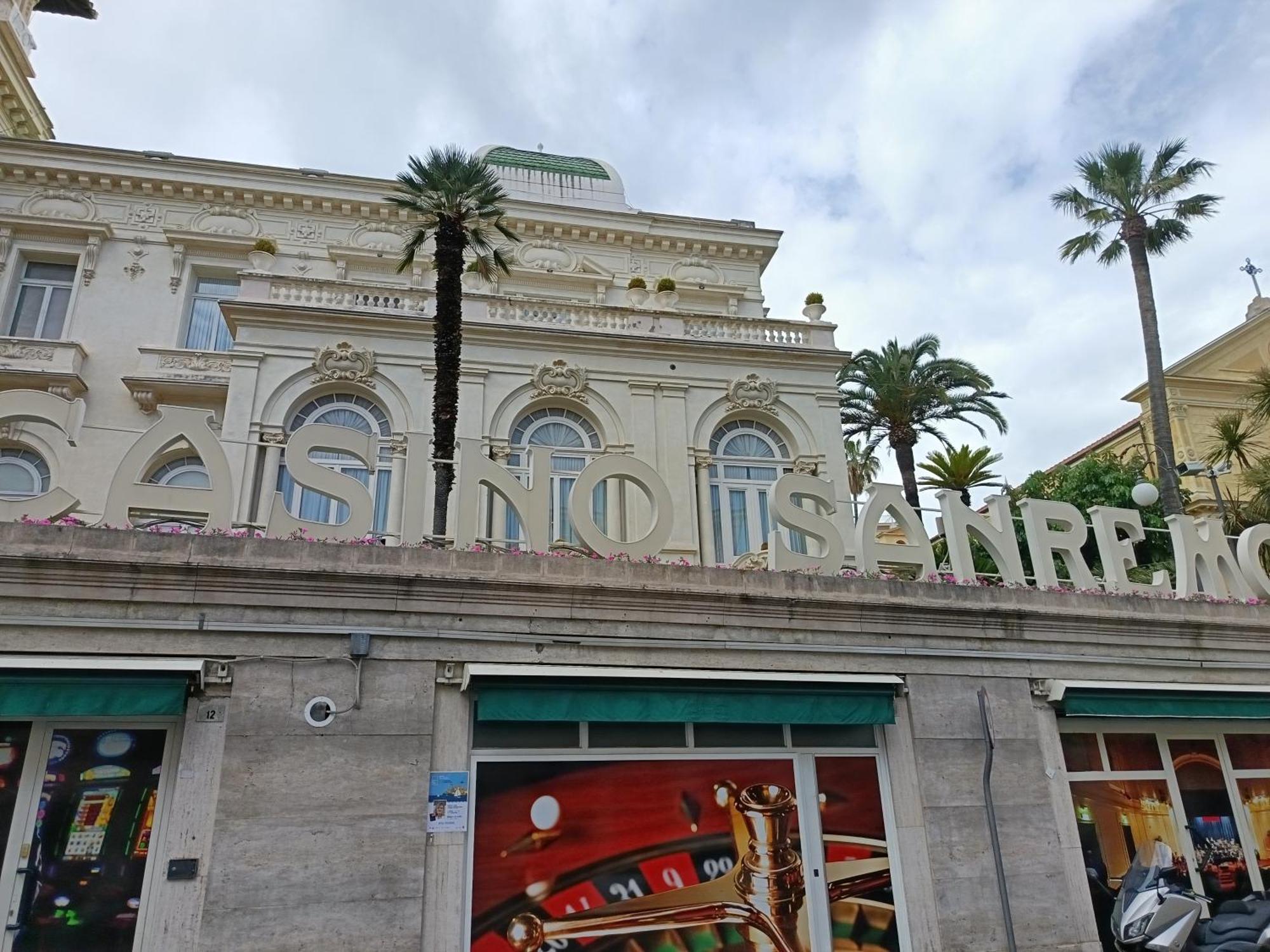 Апартаменты Casa Francesca Con Parcheggio Gratuito Санремо Экстерьер фото